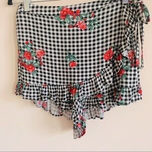 F21 Faux Wrap Skort Black & White Gingham w/Roses